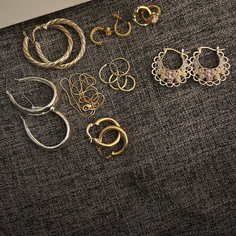 Lot of Earrings